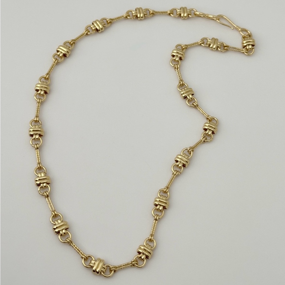 Magnolia Chain Link Necklace - Picture 4 of 4